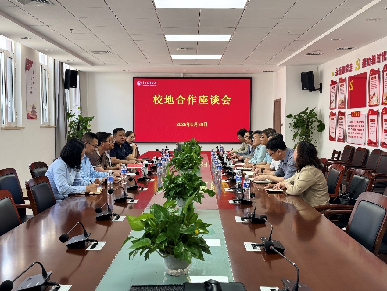 平度市蔬菜流通协会党委书记尹光尧一行来平度校区座谈交流